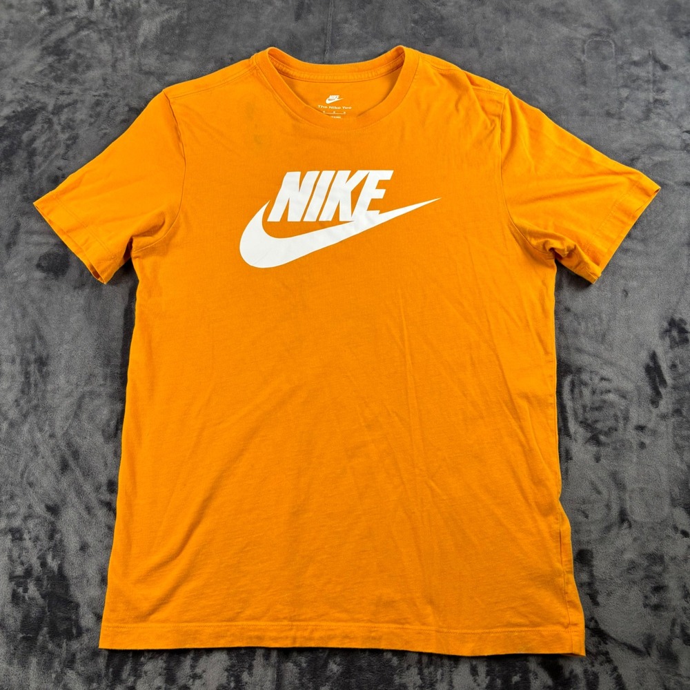 Nike T-Shirt Mens Medium Orange Futura Logo Short Sleeve Crewneck AR5004-871